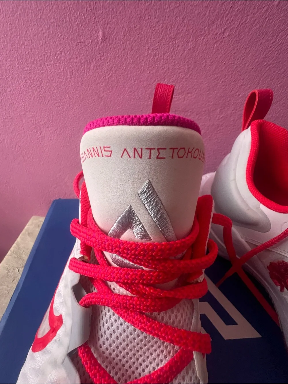 Nike Giannis Immortality 3 White Pink Basketball Shoes Men’s Size 10